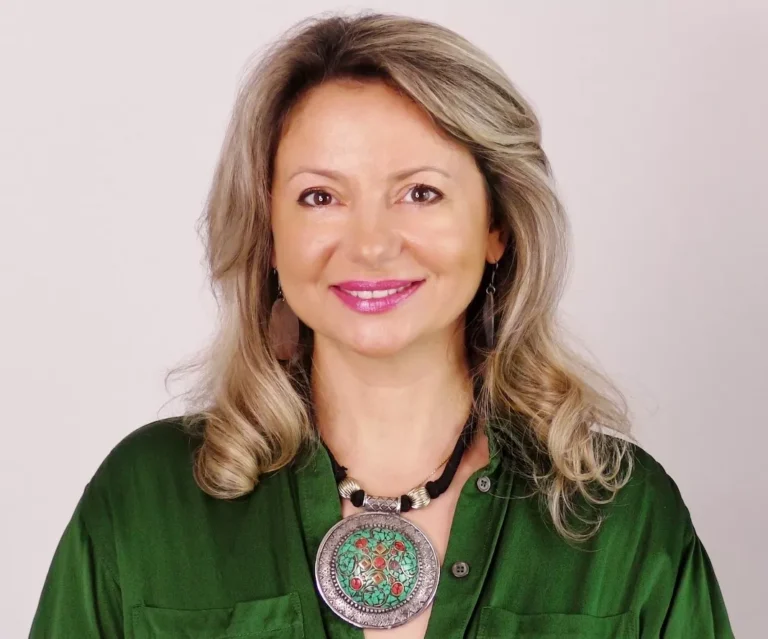 Angela Nuțu, psihoterapeut și coach